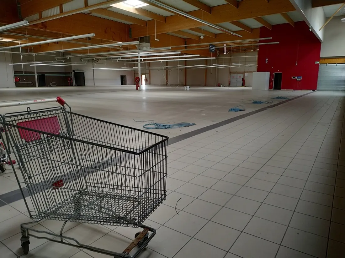 Intermarché Ste Gemmes JD Stocks vide_05 10 21_CJ